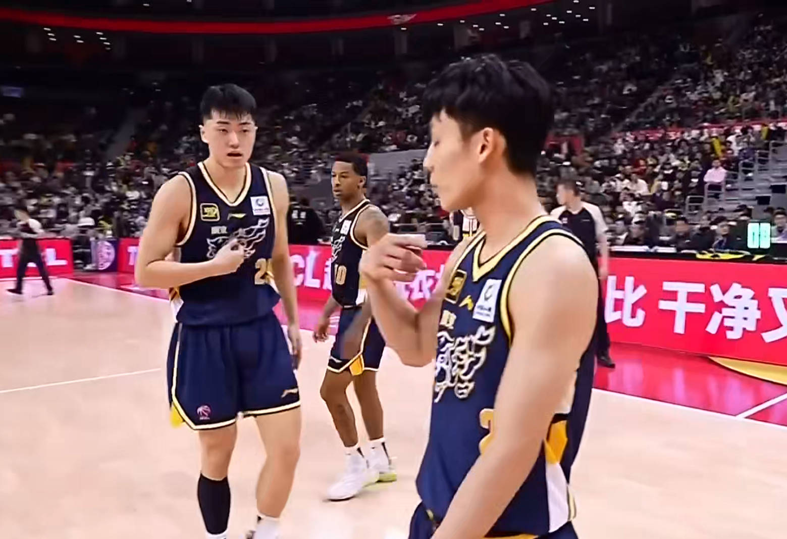 终于来了！CBA“空间型中锋”加盟广东队，保送杜锋打进总决赛！